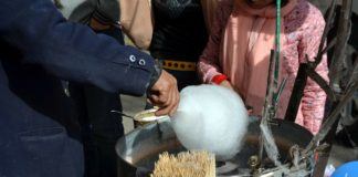 Dzień zmarłych w rytmie ‘fast food’ Dzień zmarłych w rytmie 'fast food'