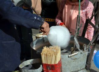 Dzień zmarłych w rytmie ‘fast food’ Dzień zmarłych w rytmie 'fast food'