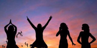 Nie bądź samotny. Wyjdź do ludzi. Nie bądź samotny. Wyjdź do ludzi.