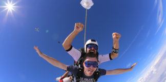 Skoki spadochronowe w tandemie – zarezerwuj swój skok już teraz! Skoki spadochronowe w tandemie – zarezerwuj swój skok już teraz!
