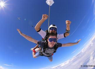 Skoki spadochronowe w tandemie – zarezerwuj swój skok już teraz! Skoki spadochronowe w tandemie – zarezerwuj swój skok już teraz!