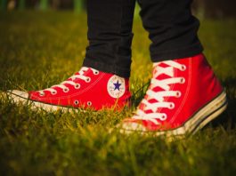 Trampki Converse – dlaczego warto mieć je w swojej szafie?