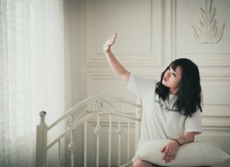 Łóżko młodzieżowe – jak wybrać praktyczne i nie wyjść na boomera? Łóżko młodzieżowe - jak wybrać praktyczne i nie wyjść na boomera?