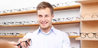 Kiedy warto udać się do optyka? Te objawy powinny zwrócić Twoją uwagę! Kiedy warto udać się do optyka? Te objawy powinny zwrócić Twoją uwagę!