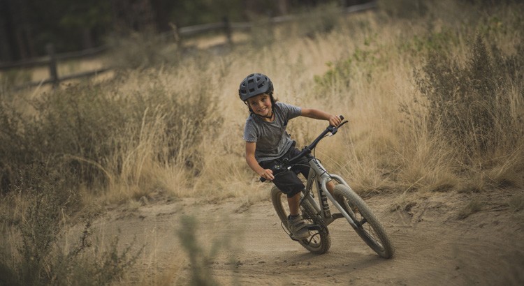 Pierwszy rower Twojego dziecka - jak wybrać młodzieżowy rower do szkoły i rekreacji?