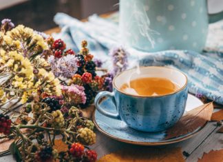 Jesienna herbata na 2 różne sposoby – umil sobie jesienne wieczory Jesienna herbata na 2 różne sposoby - umil sobie jesienne wieczory