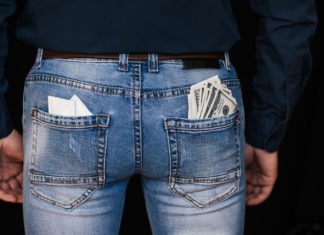 Z czym nosić spodnie jeansowe męskie? Z czym nosić spodnie jeansowe męskie?