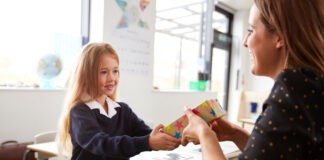 Zakończenie roku szkolnego – pomysły na prezenty last minute dla nauczycieli Zakończenie roku szkolnego - pomysły na prezenty last minute dla nauczycieli