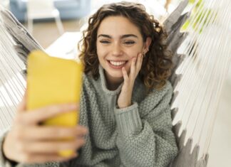 Bateria na cały dzień. Ranking smartfonów z długim czasem pracy na jednym ładowaniu Bateria na cały dzień. Ranking smartfonów z długim czasem pracy na jednym ładowaniu