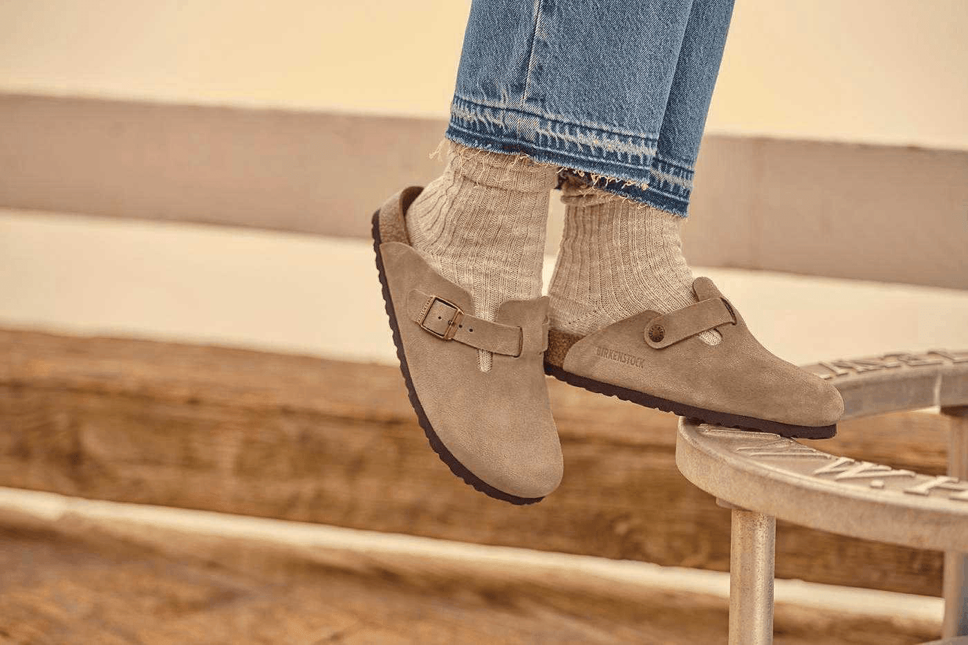 Buty Birkenstock jesienią - stylowe i wygodne obuwie domowe