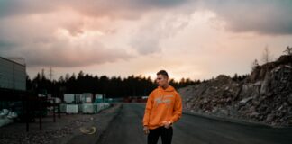 Tommy Hilfiger – jaki kolor bluzy męskiej wybrać w tym sezonie? Tommy Hilfiger - jaki kolor bluzy męskiej wybrać w tym sezonie?