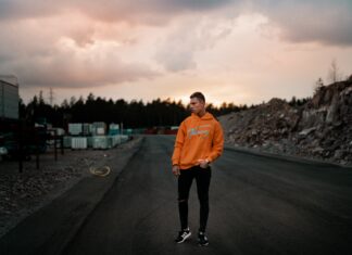 Tommy Hilfiger – jaki kolor bluzy męskiej wybrać w tym sezonie? Tommy Hilfiger - jaki kolor bluzy męskiej wybrać w tym sezonie?