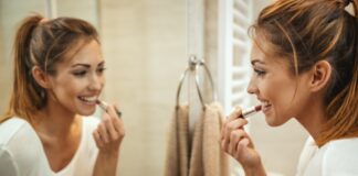 Błyszczyk, szminka czy pomadka – czym malować usta, by podkreślić swoją urodę? Błyszczyk, szminka czy pomadka - czym malować usta, by podkreślić swoją urodę?