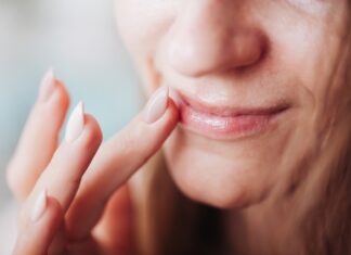 Domowe sposoby na spierzchnięte usta – jak nawilżyć i złagodzić podrażnienia naturalnymi sposobami? Domowe sposoby na spierzchnięte usta – jak nawilżyć i złagodzić podrażnienia naturalnymi sposobami?