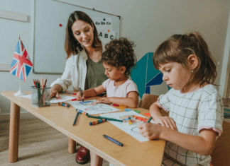Jak wybrać szkołę językową dla dziecka? Jak wybrać szkołę językową dla dziecka?
