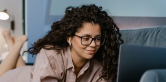 Mobilne biuro – co zabrać, by pracować wygodnie w każdych warunkach? Mobilne biuro – co zabrać, by pracować wygodnie w każdych warunkach?