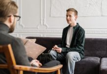 Psychiatra dla dorosłych a dziecięcy – jakie są różnice?