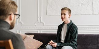 Psychiatra dla dorosłych a dziecięcy – jakie są różnice?