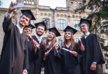 Matura międzynarodowa a rekrutacja na uczelnie zagraniczne. Poradnik dla tych, którzy chcą kontynuować naukę za granicą Matura międzynarodowa a rekrutacja na uczelnie zagraniczne. Poradnik dla tych, którzy chcą kontynuować naukę za granicą