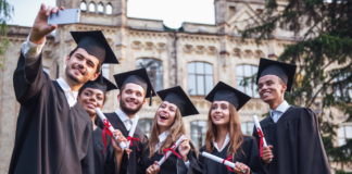 Matura międzynarodowa a rekrutacja na uczelnie zagraniczne. Poradnik dla tych, którzy chcą kontynuować naukę za granicą Matura międzynarodowa a rekrutacja na uczelnie zagraniczne. Poradnik dla tych, którzy chcą kontynuować naukę za granicą