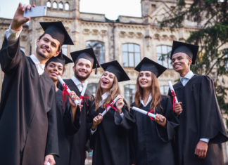 Matura międzynarodowa a rekrutacja na uczelnie zagraniczne. Poradnik dla tych, którzy chcą kontynuować naukę za granicą Matura międzynarodowa a rekrutacja na uczelnie zagraniczne. Poradnik dla tych, którzy chcą kontynuować naukę za granicą