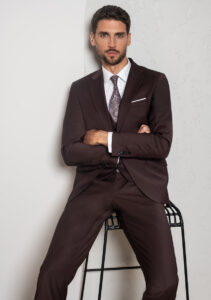 Męskie stylizacje na studniówkę - jaki kolor garnituru wybrać? Męskie stylizacje na studniówkę – jaki kolor garnituru wybrać?